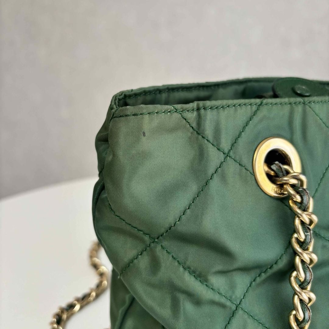 PRADA - プラダ 緑 チェーン ショルダーバッグ ナイロン キルティング