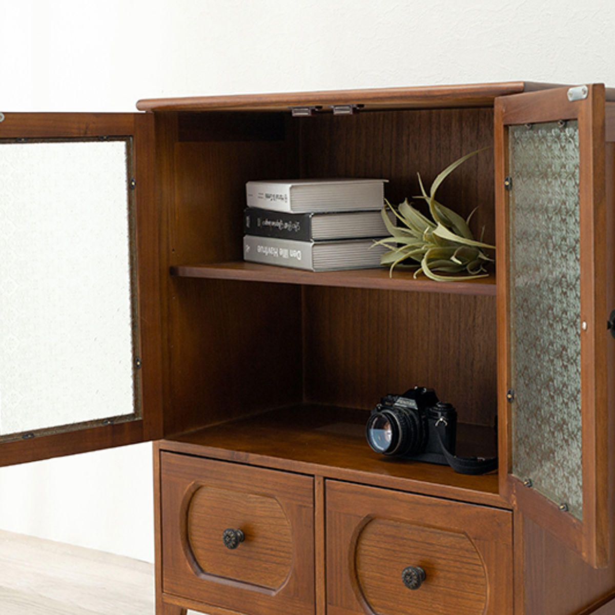 キャビネット アンティーク調 桐製 ガラス扉 幅60cm （ 収納棚 サイド