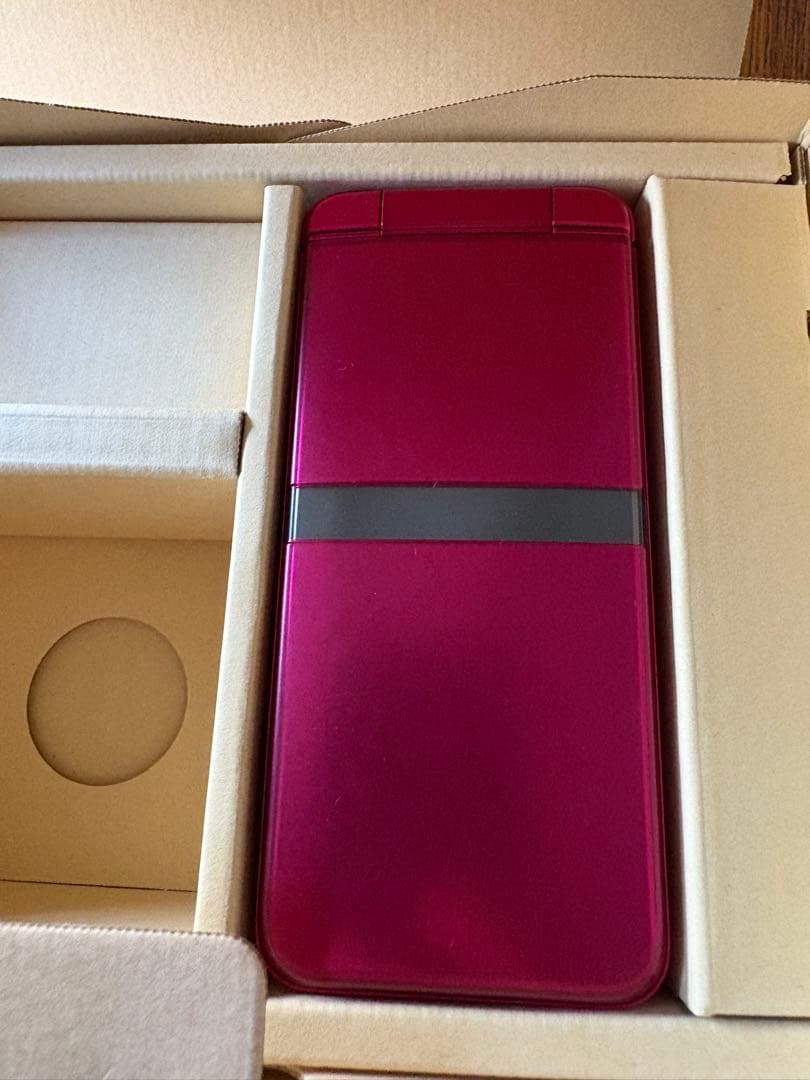 レッド 折りたたみ式携帯電話 本体 ASCII.jp：話題のガラケー風テンキー付き折りたたみスマホを使う かけ