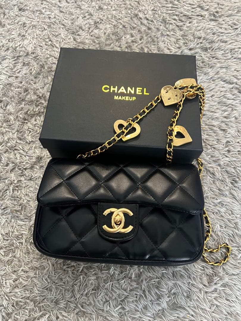 CHANEL シャネル　 ブラック ショルダーバッグ ゴールド金具 ノベルティ CHANEL シャネル ノベルティ ショルダーバッグ ゴールド金具 黒