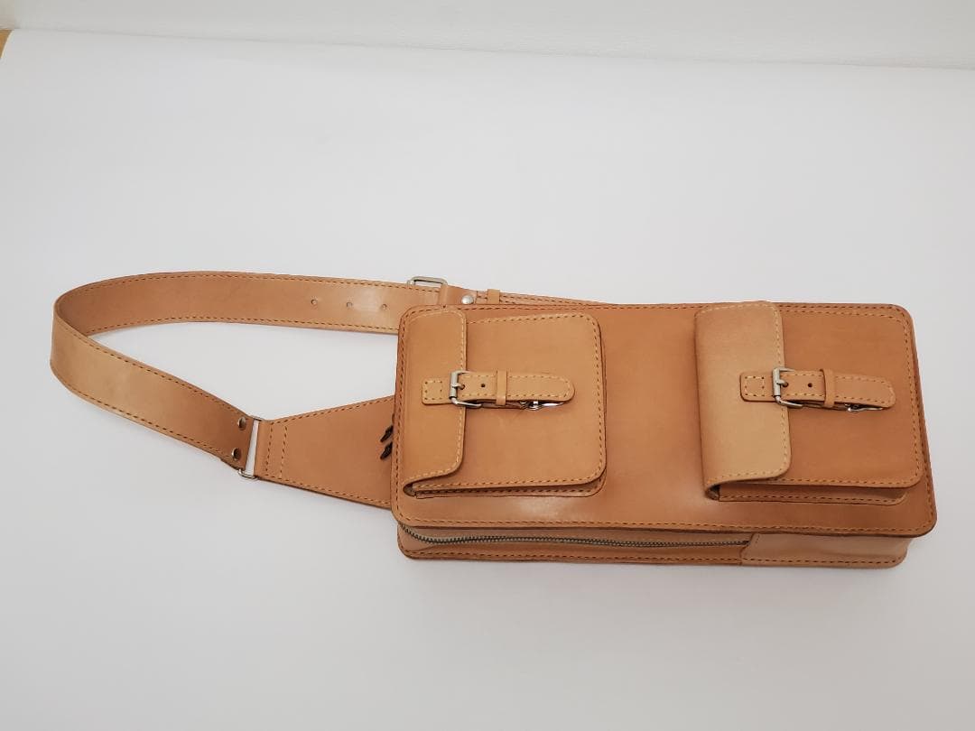 ベビち さんオーダー　ショルダーバック　ハンドメイド　ヌメ革　レザークラフト ヌメ革レザーショルダーバッグ・ストラップ取り外し可能でクラッチにも